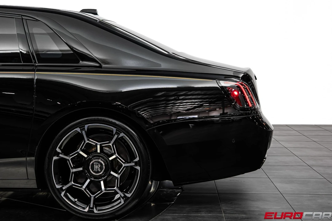 2026 Rolls-Royce Ghost Black Badge 2nd Gen - Image 17 of 31