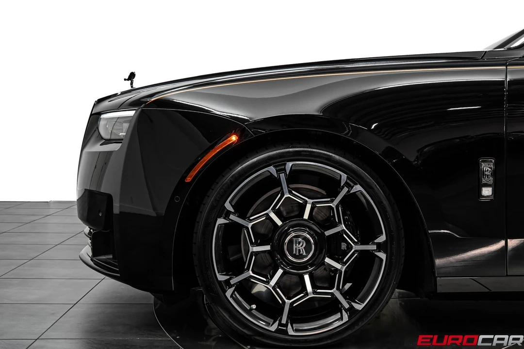 2026 Rolls-Royce Ghost Black Badge 2nd Gen - Image 15 of 31