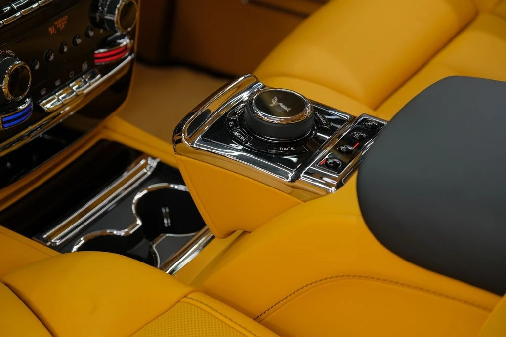 2026 Rolls-Royce Phantom - Image 27 of 31