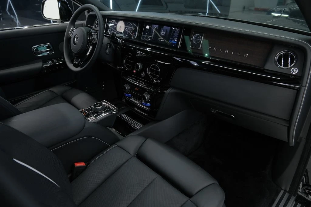 2026 Rolls-Royce Phantom VIII - Image 24 of 31