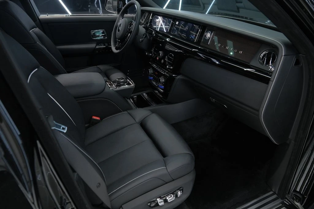 2026 Rolls-Royce Phantom VIII - Image 25 of 31