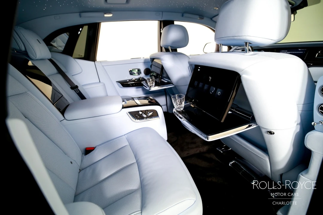 2026 Rolls-Royce Phantom VIII - Image 30 of 31