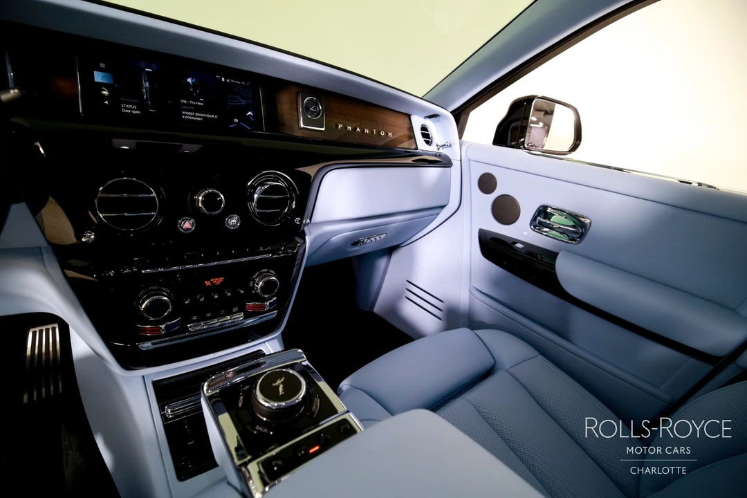 2026 Rolls-Royce Phantom VIII - Image 16 of 31