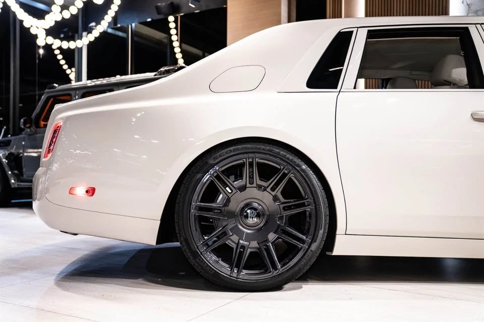 2026 Rolls-Royce Phantom VIII - Image 3 of 10