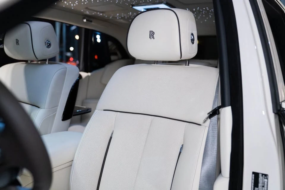 2026 Rolls-Royce Phantom VIII - Image 8 of 10