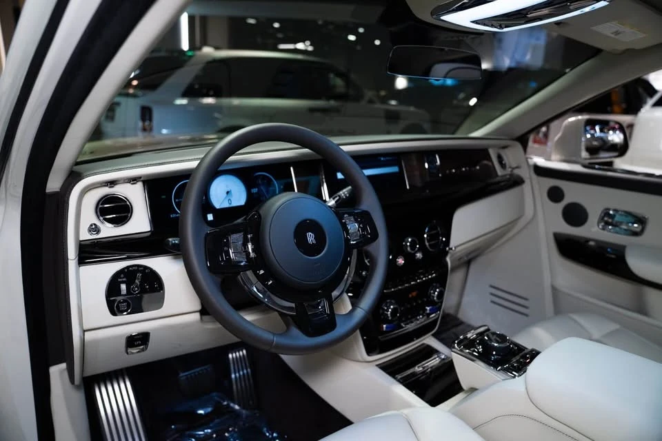 2026 Rolls-Royce Phantom VIII - Image 9 of 10