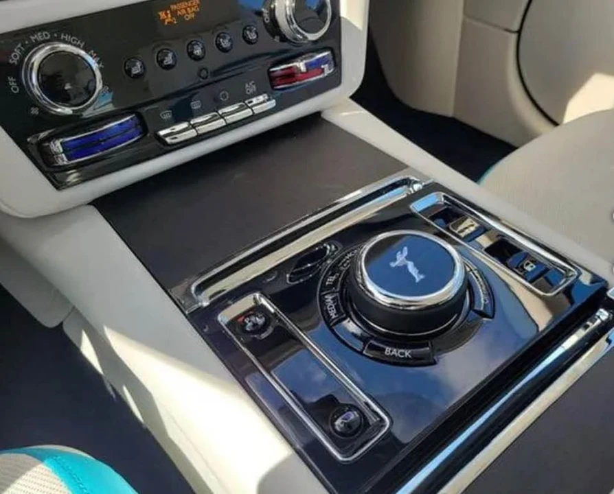 2026 Rolls-Royce Spectre - Image 18 of 20