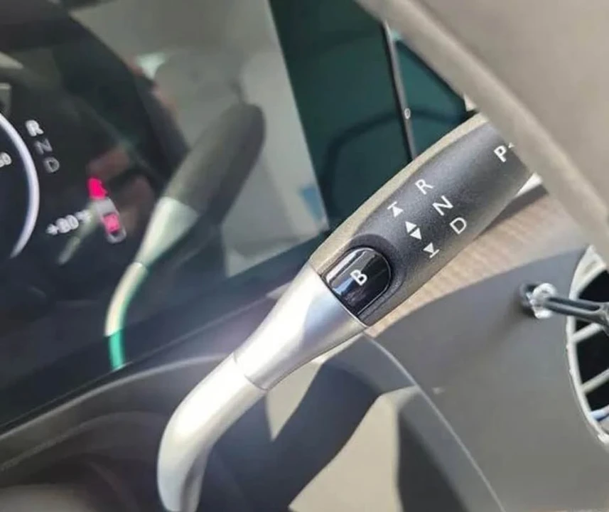 2026 Rolls-Royce Spectre - Image 17 of 20