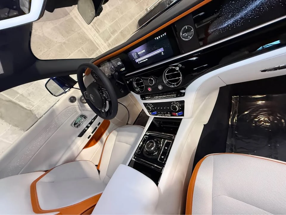 2026 Rolls-Royce Spectre - Image 16 of 20