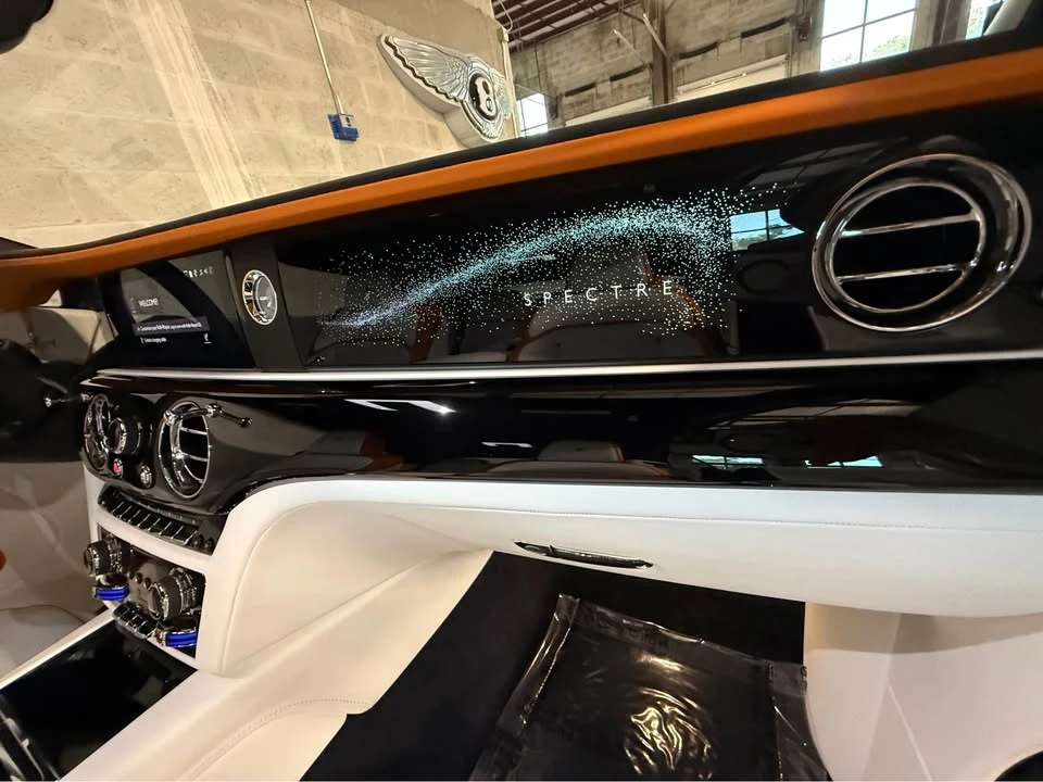 2026 Rolls-Royce Spectre - Image 15 of 20