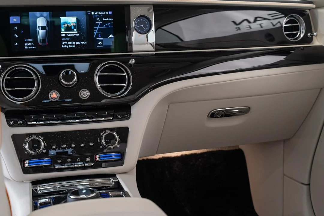 2026 Rolls-Royce Spectre - Image 19 of 21