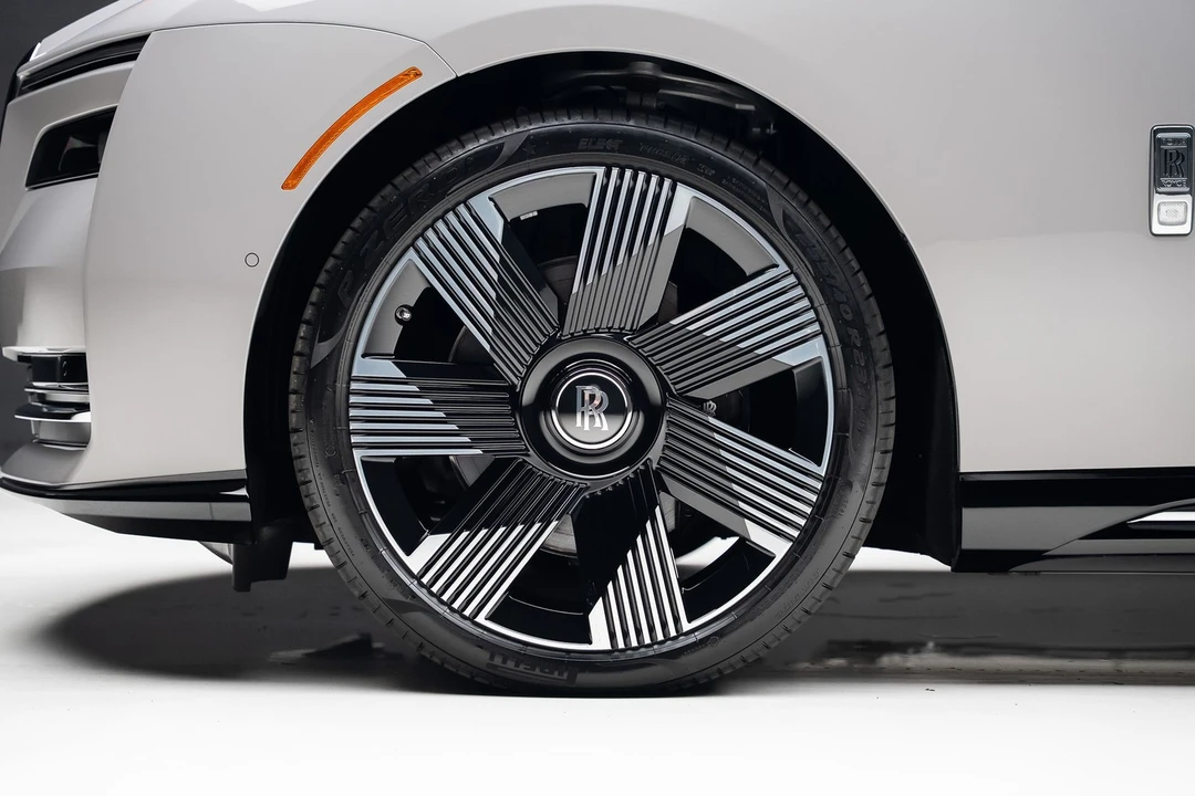 2026 Rolls-Royce Spectre - Image 19 of 21