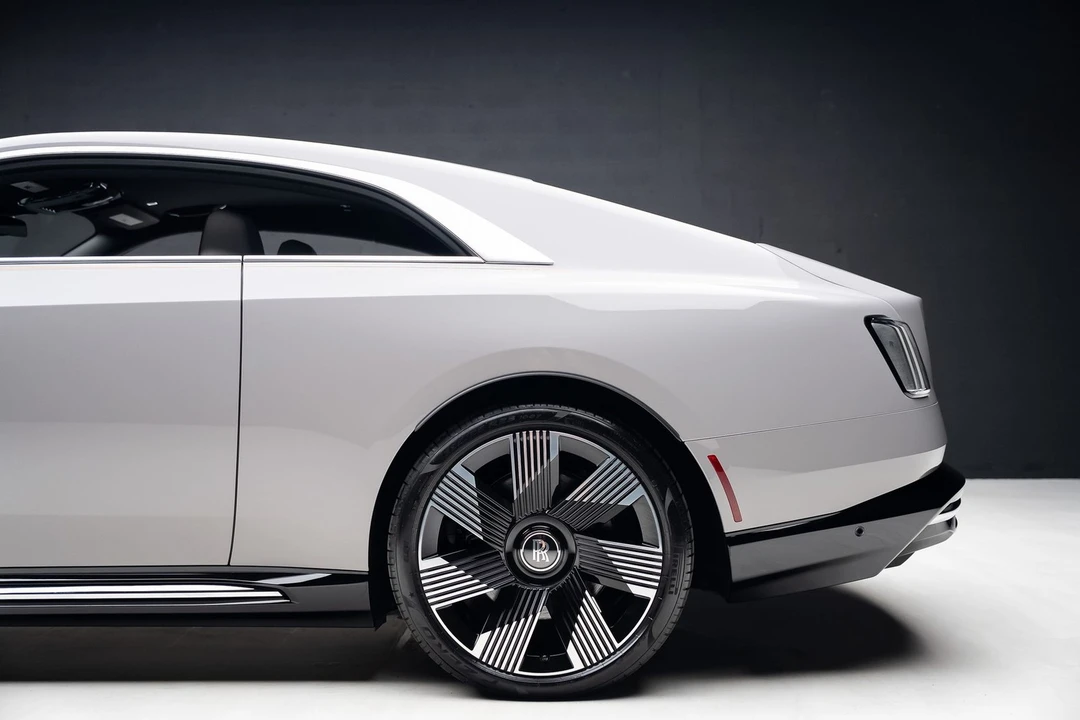 2026 Rolls-Royce Spectre - Image 20 of 21