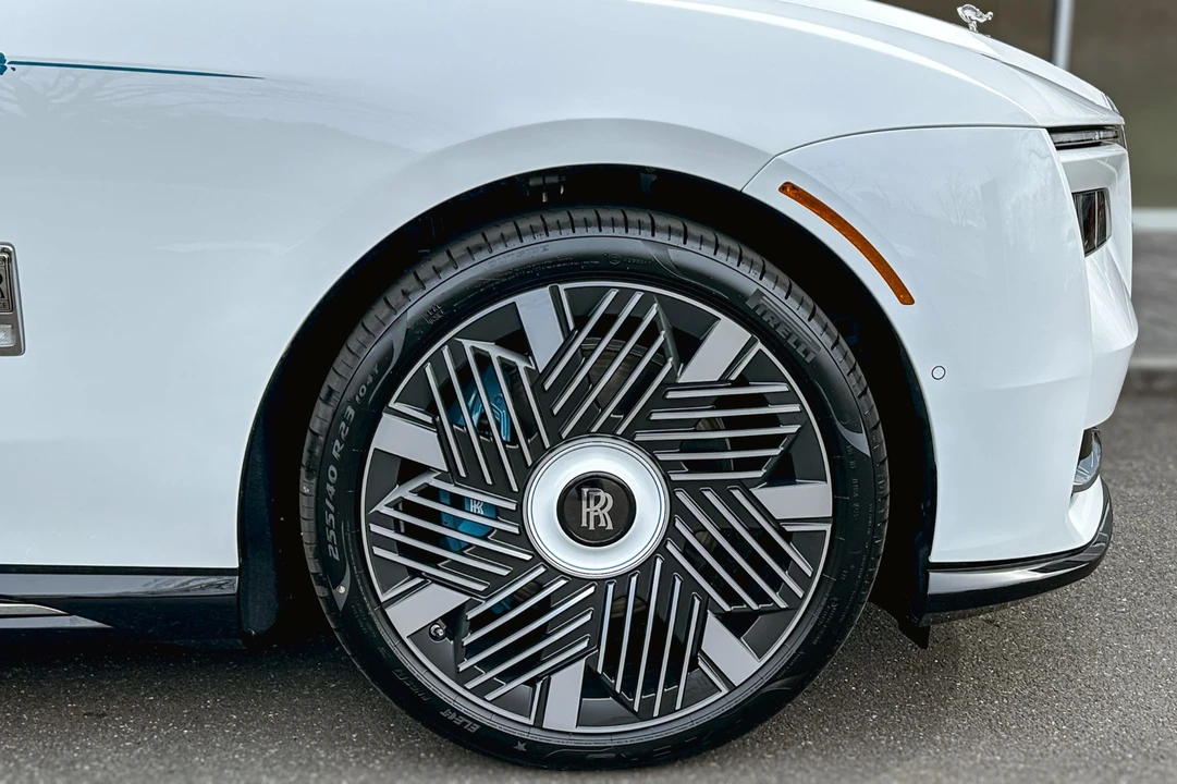 2026 Rolls-Royce Spectre - Image 12 of 24