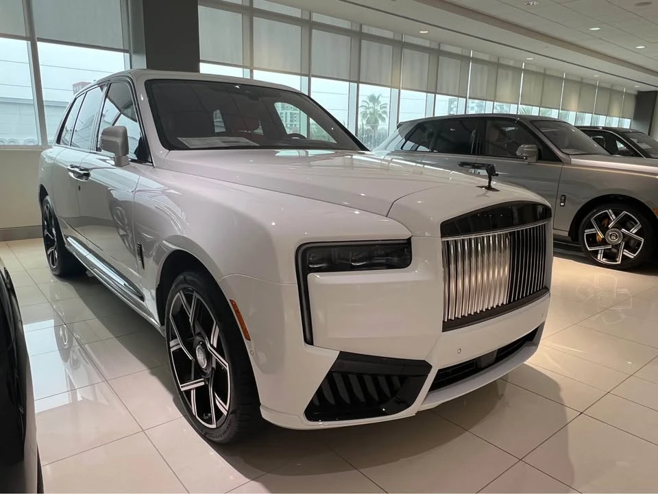 2026 Rolls-Royce Cullinan Black Badge - Image 2 of 8