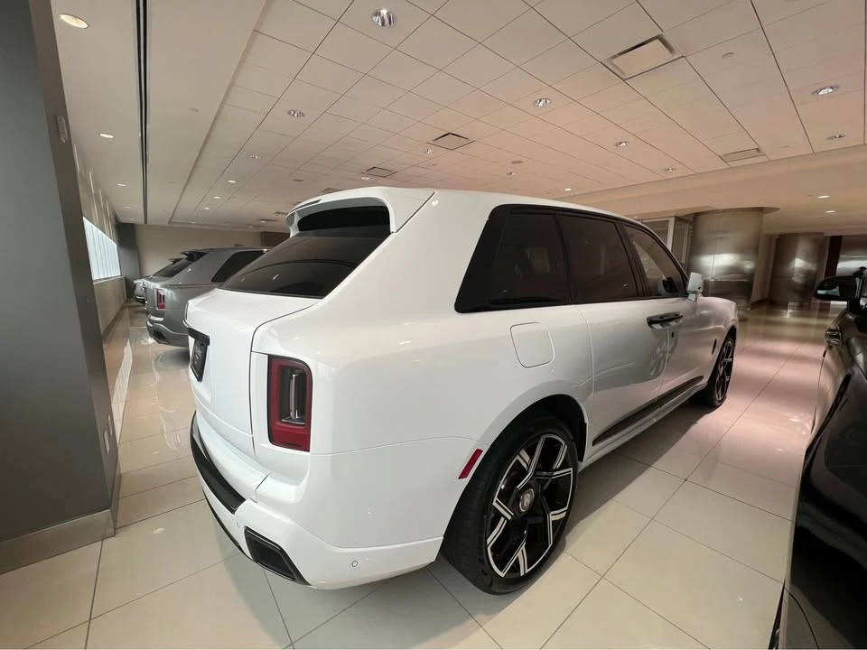 2026 Rolls-Royce Cullinan Black Badge - Image 4 of 8