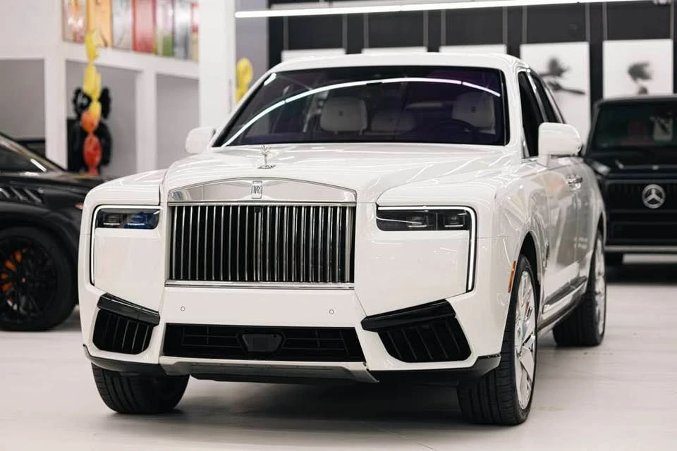 2026 Rolls-Royce Cullinan - Image 4 of 20
