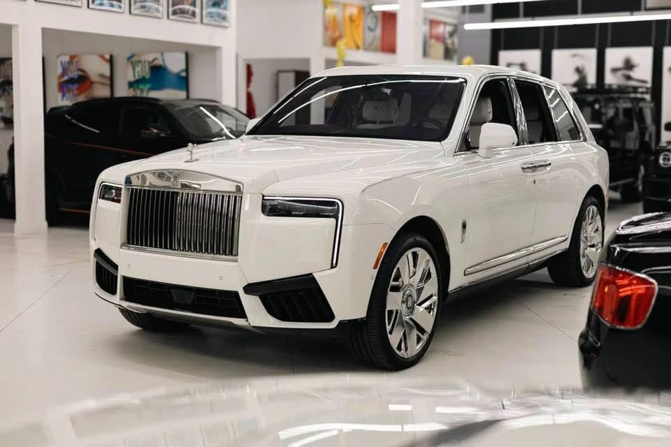 2026 Rolls-Royce Cullinan - Image 2 of 20