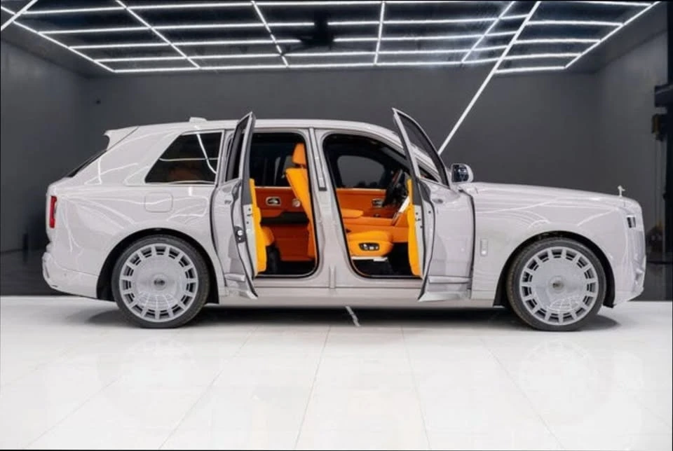 2026 Rolls-Royce Cullinan - Image 2 of 17