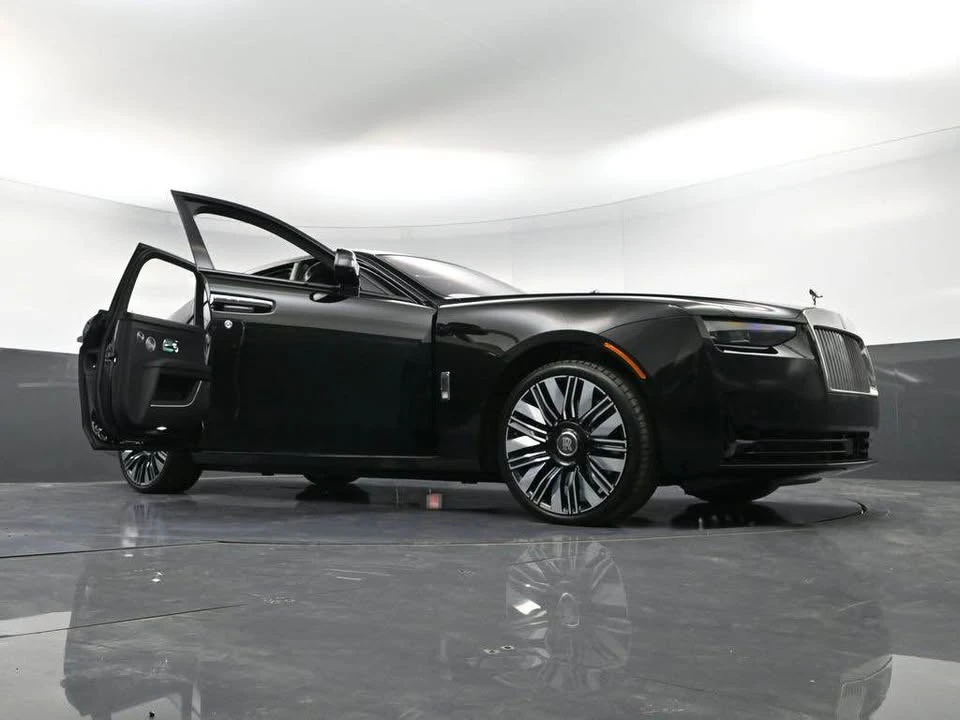 2026 Rolls-Royce Ghost 2nd Gen - Image 17 of 19