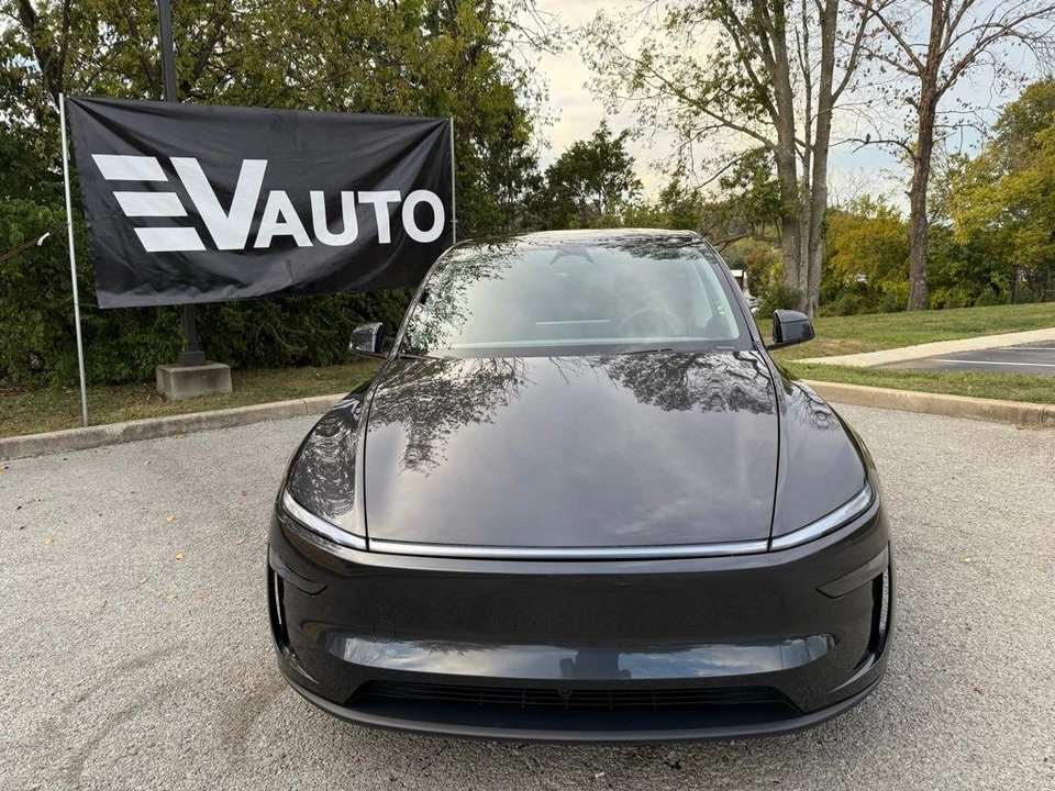 2026 Tesla Model Y - Image 2 of 10