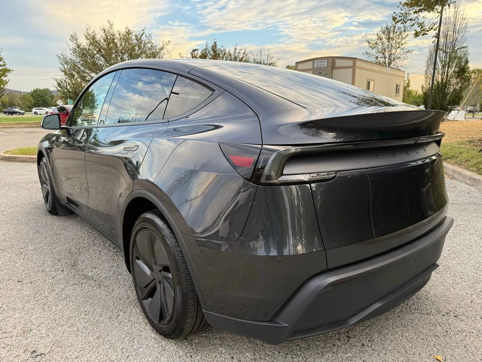 2026 Tesla Model Y - Image 5 of 10
