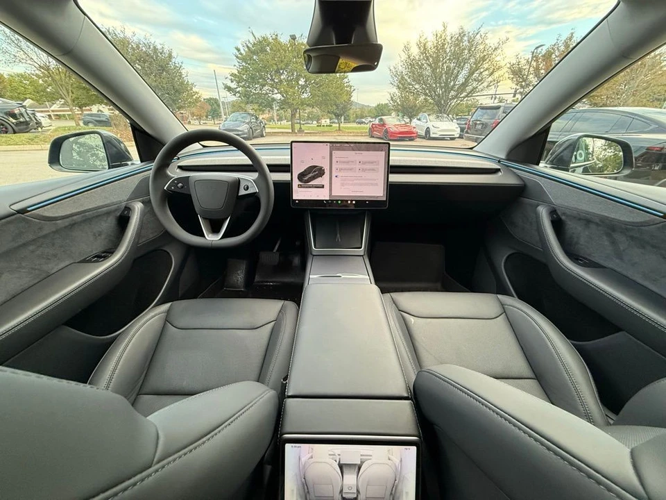 2026 Tesla Model Y - Image 9 of 10