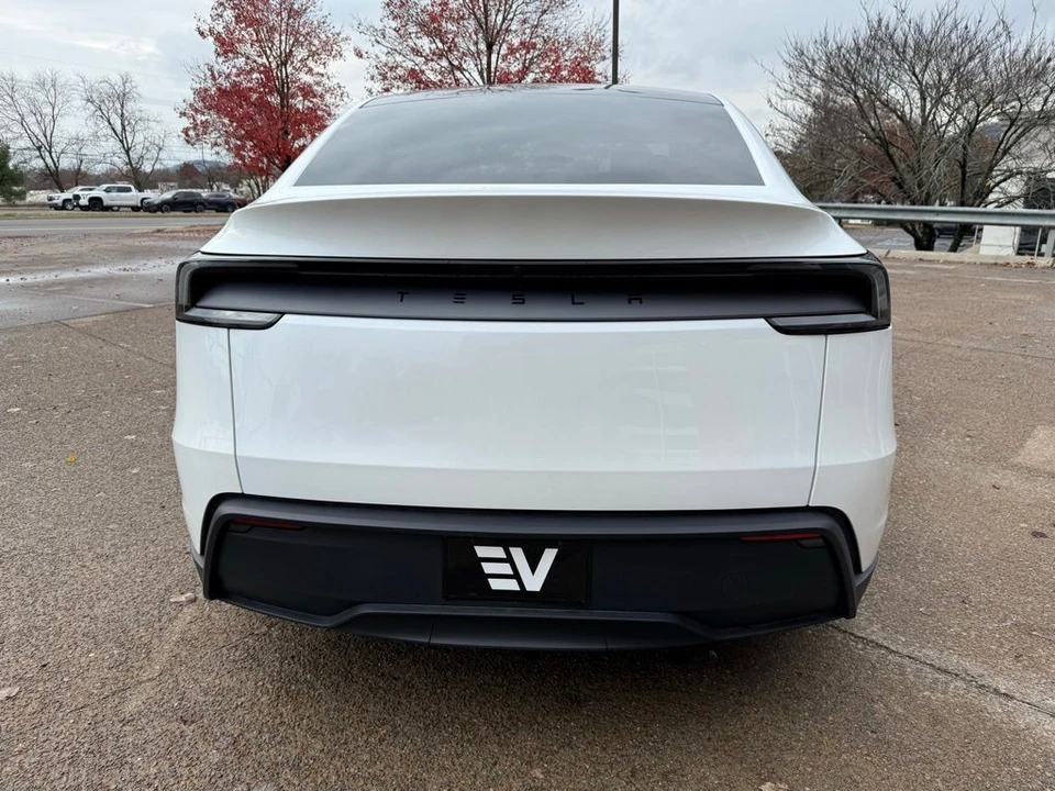 2026 Tesla Model Y - Image 5 of 12