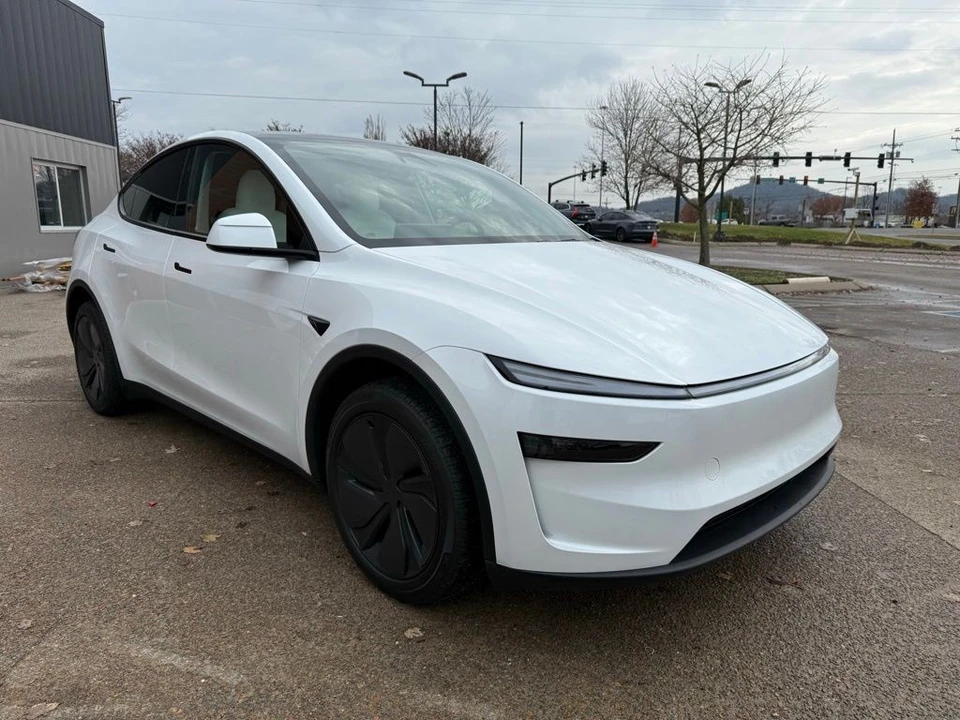 2026 Tesla Model Y - Image 3 of 12