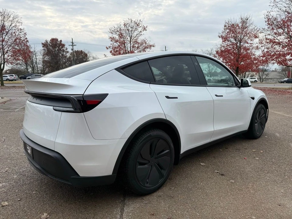2026 Tesla Model Y - Image 4 of 12