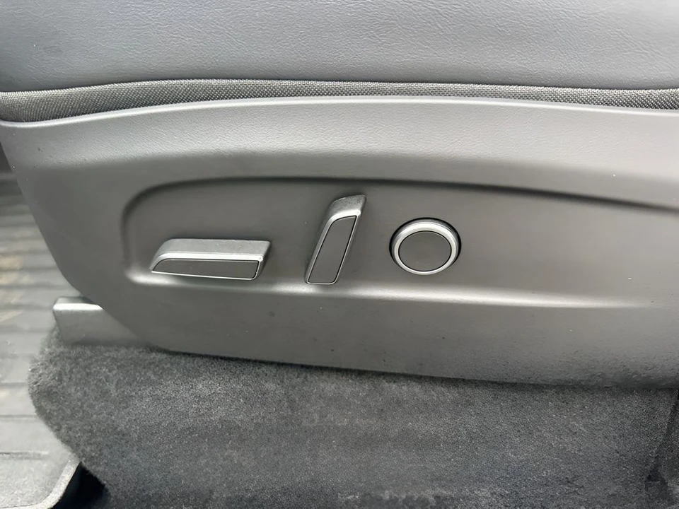 2026 Tesla Model Y - Image 10 of 21
