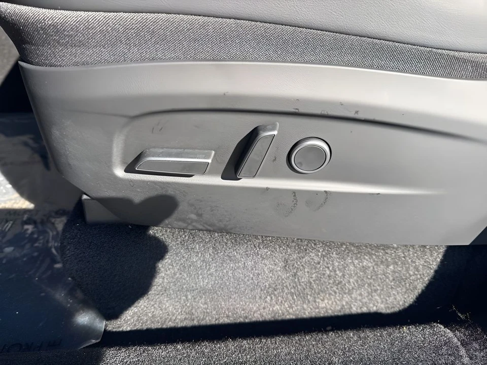 2026 Tesla Model Y - Image 10 of 21