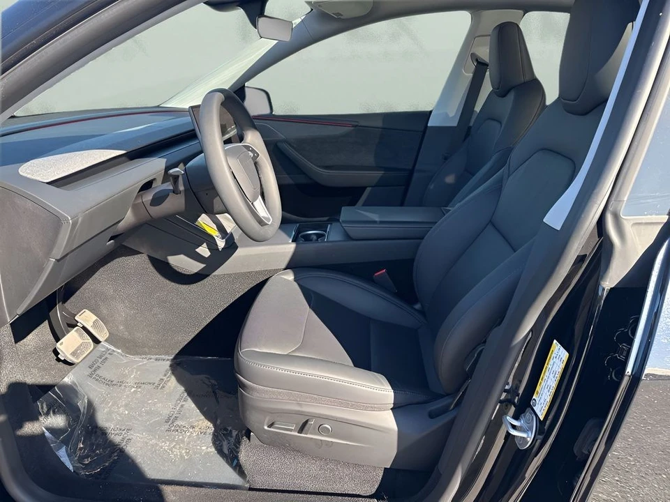 2026 Tesla Model Y - Image 9 of 21