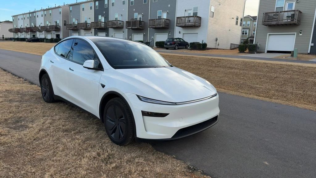 2026 Tesla Model Y - Image 4 of 11