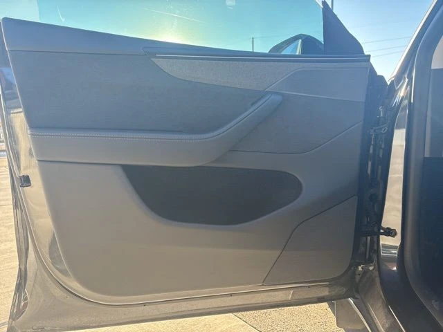 2026 Tesla Model Y - Image 10 of 21