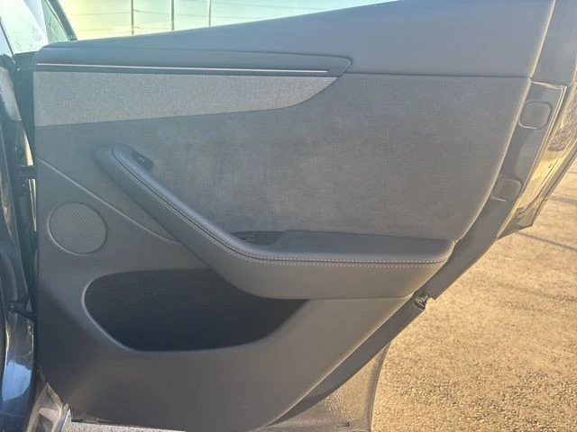 2026 Tesla Model Y - Image 20 of 21