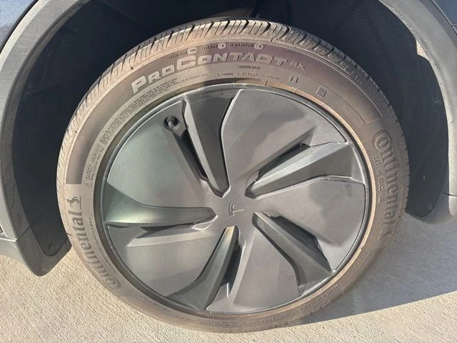 2026 Tesla Model Y - Image 9 of 21