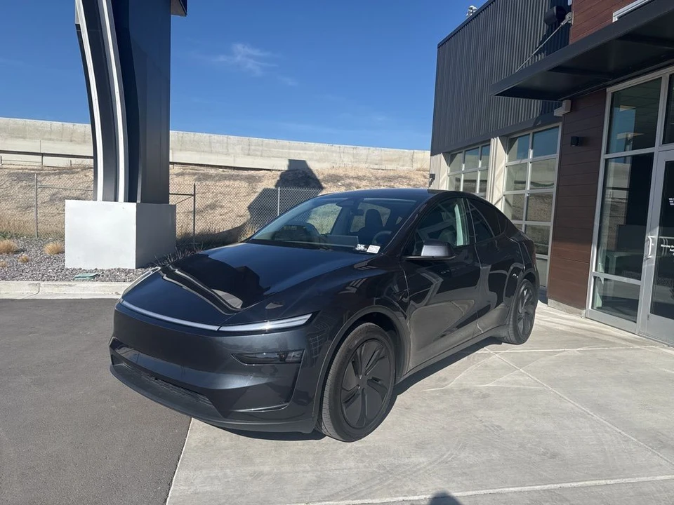 2026 Tesla Model Y - Image 4 of 21