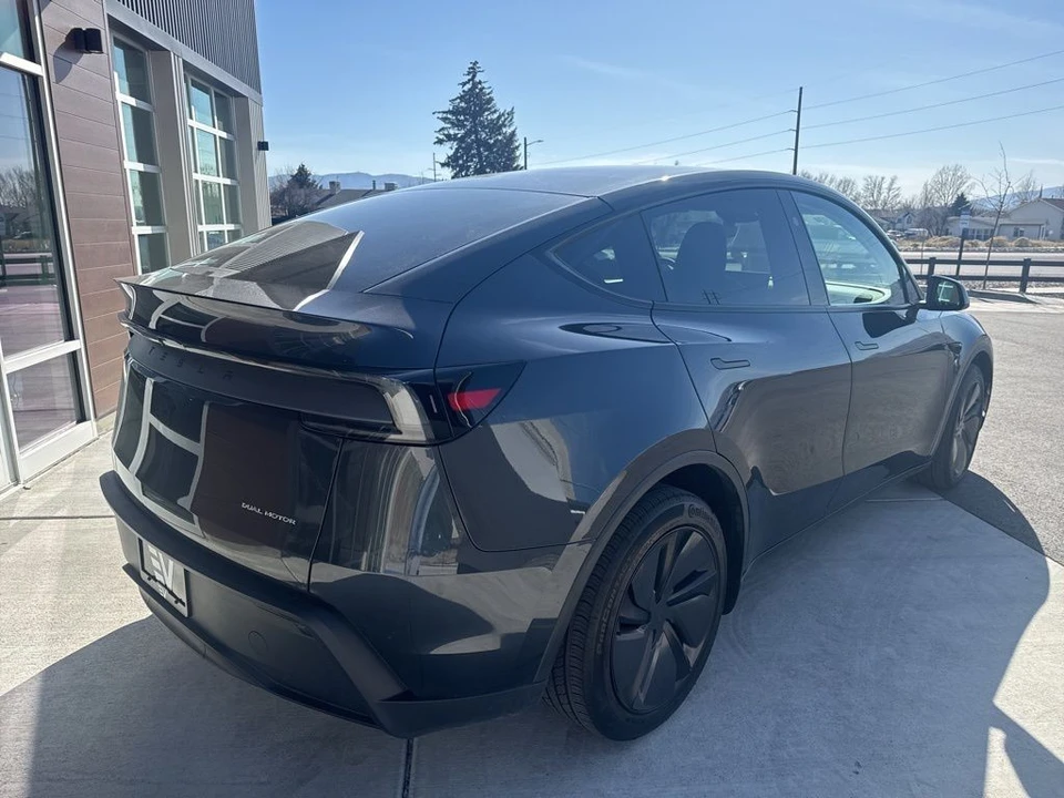 2026 Tesla Model Y - Image 8 of 21