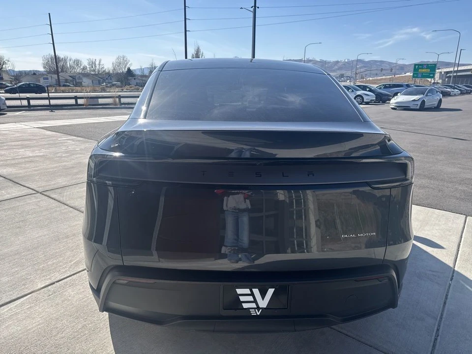 2026 Tesla Model Y - Image 7 of 21