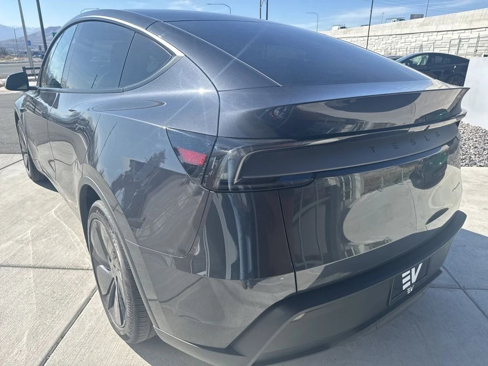 2026 Tesla Model Y - Image 6 of 21