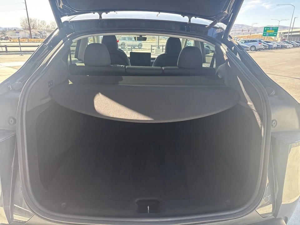 2026 Tesla Model Y - Image 17 of 21