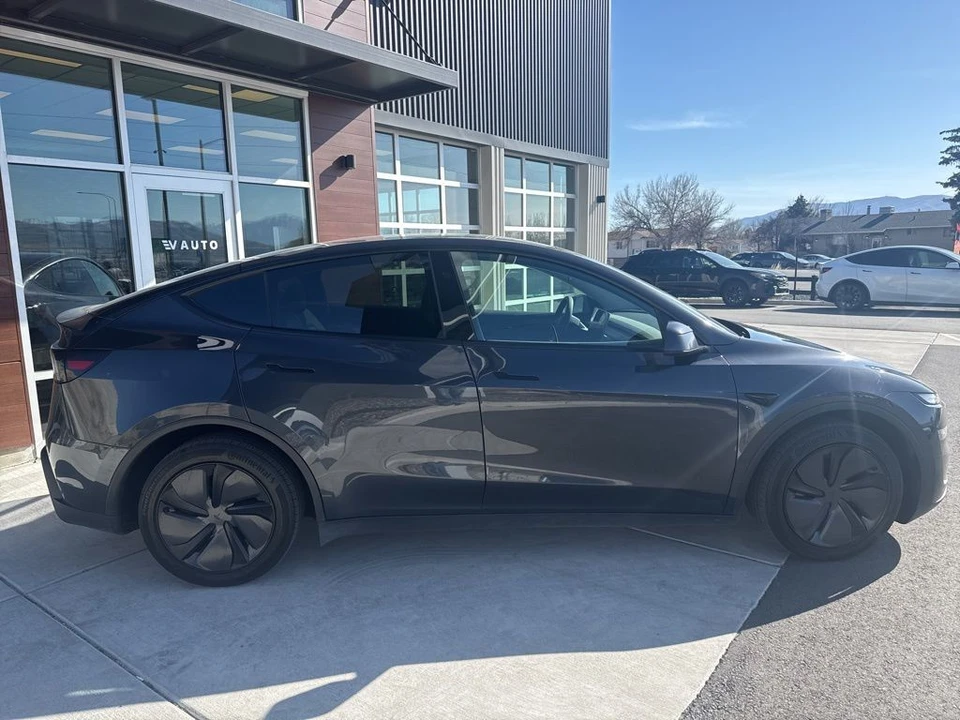 2026 Tesla Model Y - Image 9 of 21