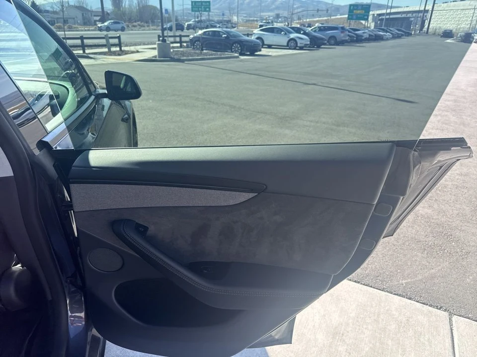 2026 Tesla Model Y - Image 18 of 21