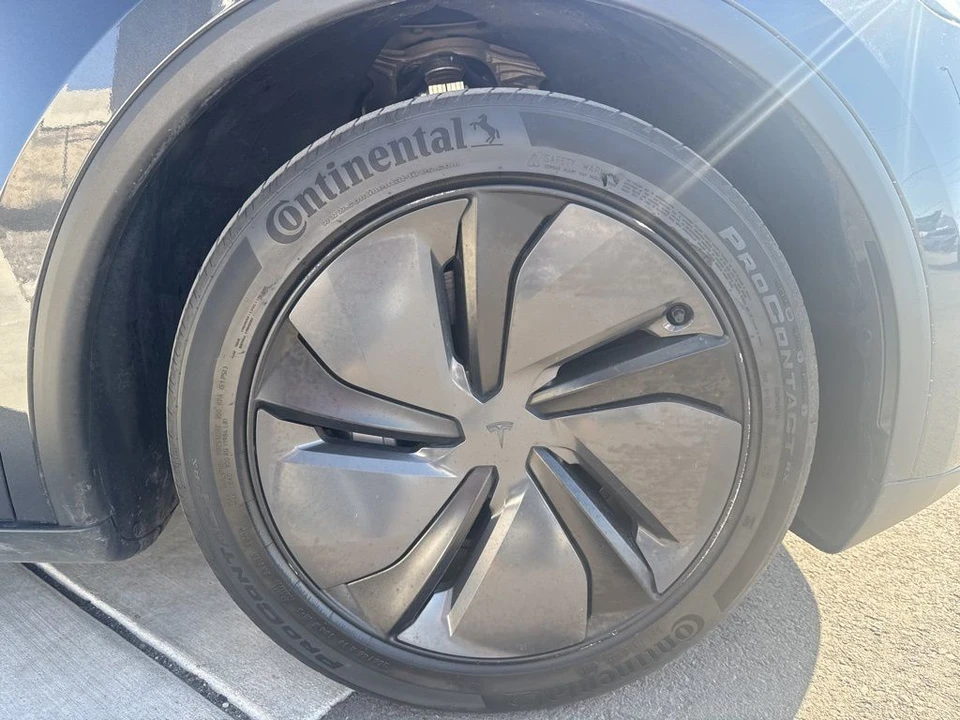 2026 Tesla Model Y - Image 10 of 21