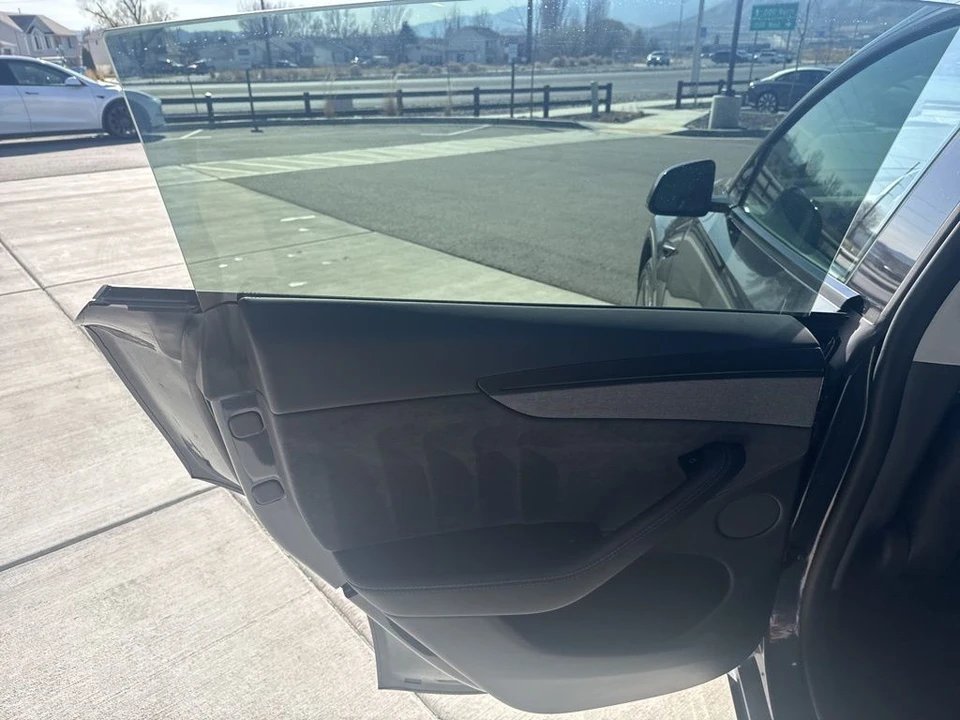 2026 Tesla Model Y - Image 14 of 21