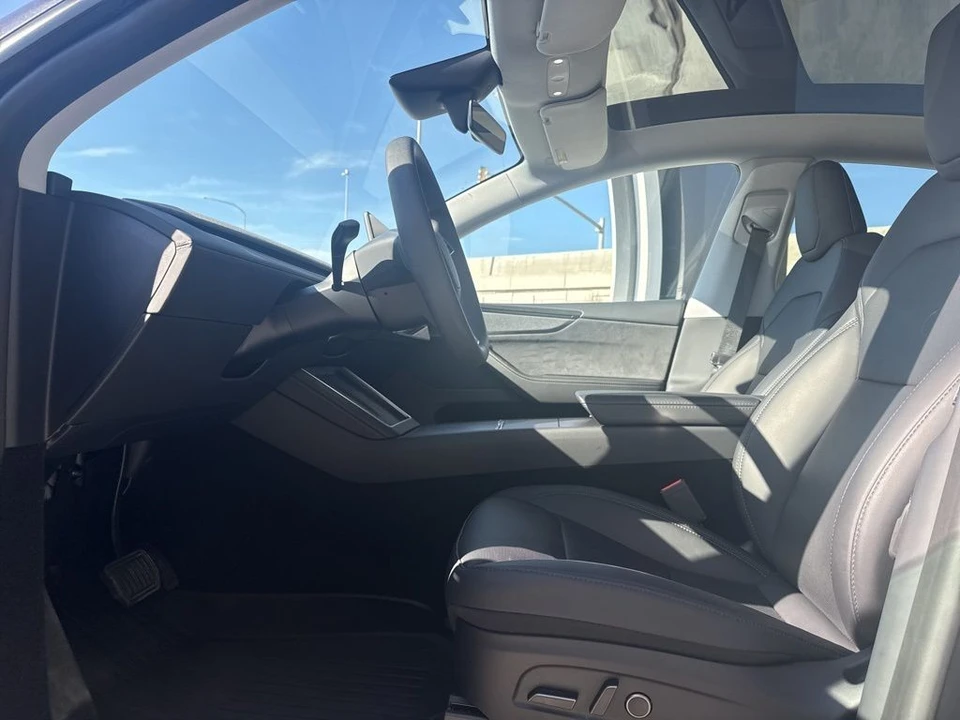 2026 Tesla Model Y - Image 13 of 21