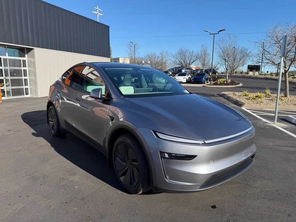 2026 Tesla Model Y - Image 2 of 15
