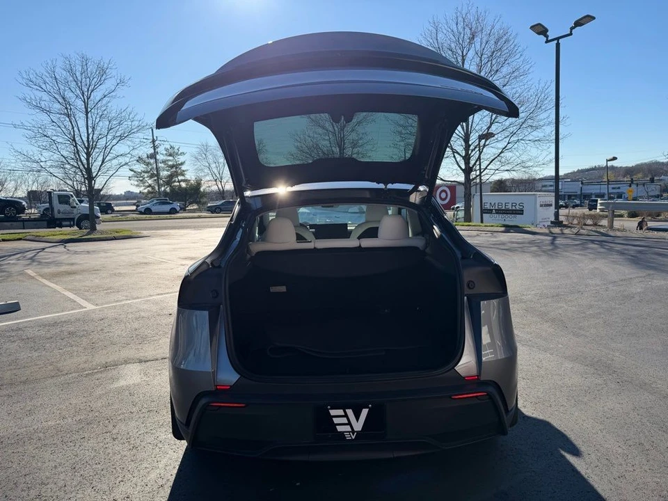 2026 Tesla Model Y - Image 5 of 15