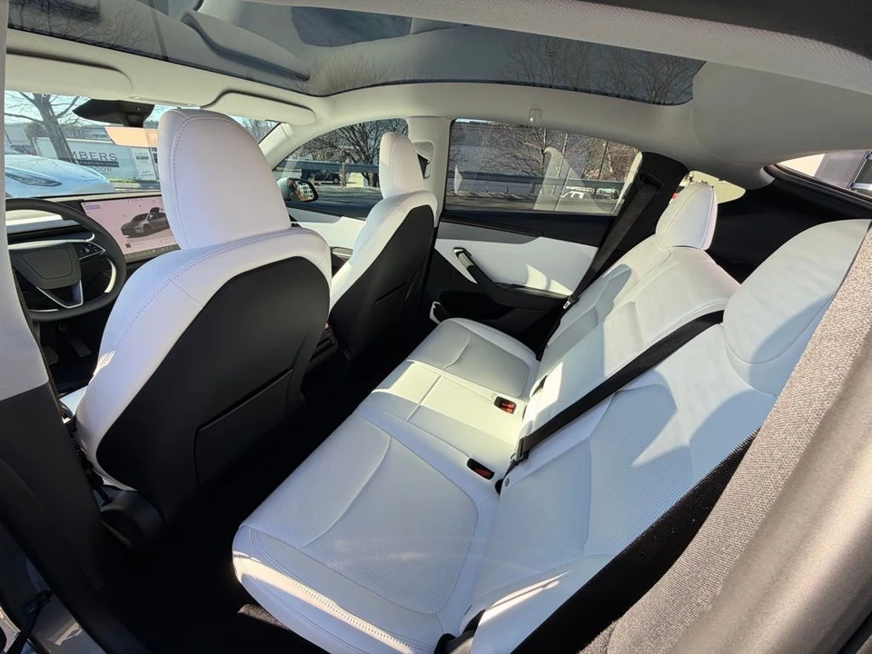 2026 Tesla Model Y - Image 10 of 15